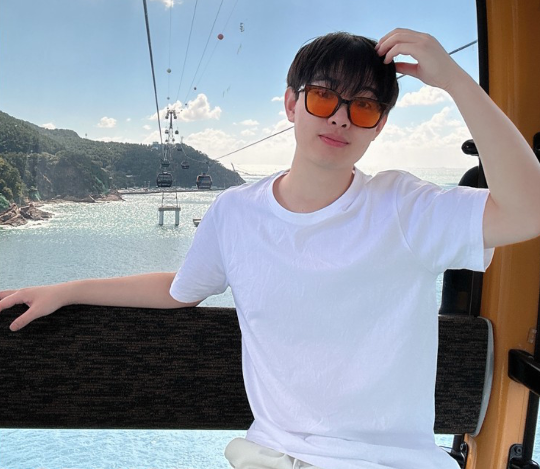 Xiangxiang Zhu(祝向向)